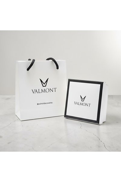 Valmont طقم مجوهرات من 3 قطع يتضمن قلادة وأقراط وخاتم قابل للتعديل مرصع بحجر كريستال أحمر ياقوتي، لون ذهبي