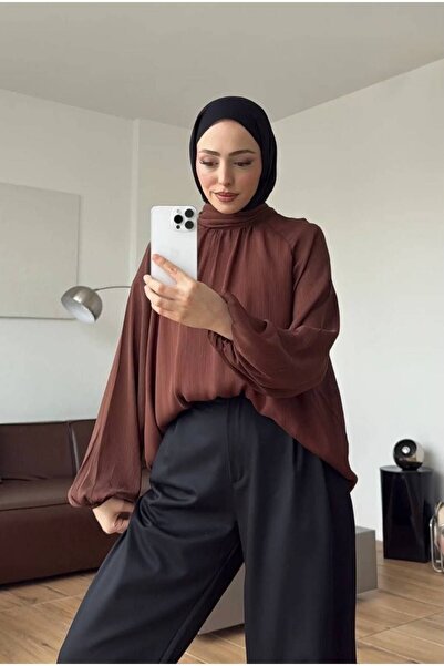 Olbia Women's Brown Halter Neck Chiffon Flowy Blouse
