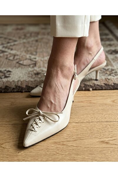 VİA SETA Kadın Sivri Burun Bağcık Detaylı Fiyonklu Slingback 3 cm Kısa Topukl...