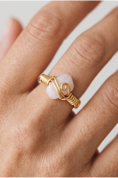 NBS Beautiful Naturel Stones خاتم نسائي بحجر القمر بتصميم بسيط