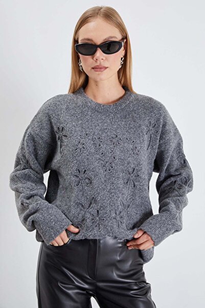 Fulla Moda Floral Embroidered Crew Neck Casual Knit Sweater