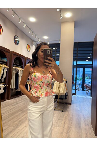 Duygu Sultan Bağlama Askılı Çiçek Desenli Peplum Bluz – Pembe