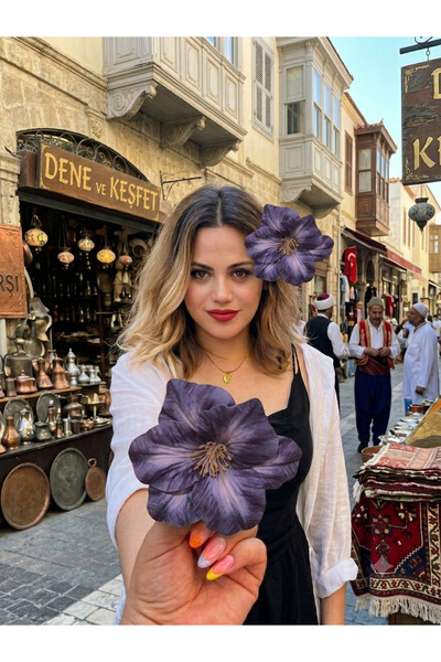 BÜŞRANUR إكسسوارات بي بي أتيلير: مشبك شعر على شكل زهرة الكركديه الزرقاء من ها...