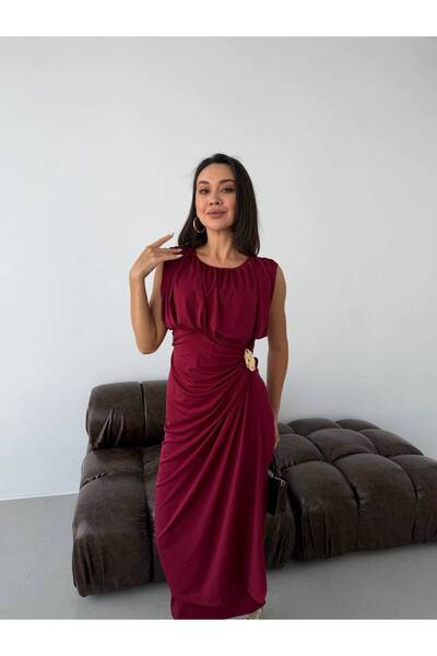 NEW JOURNAL Rochie midi drapată cu detaliu accesoriu în talie, culoare burgun...