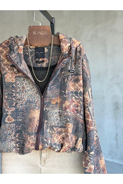 By Pakize Etnik Desenli İçi File Detaylı Kapüşonlu Yağmurluk
