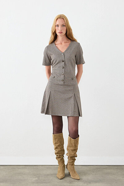 Gusto V-Neck Gingham Short Sleeve Dress - Beige