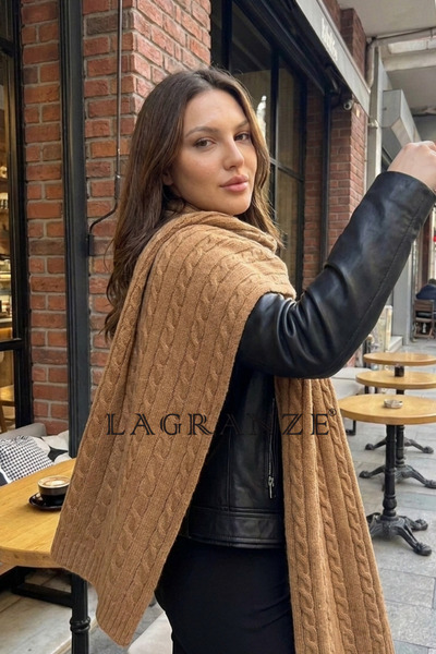 LAGRANZE Unisex Scarf with Twisted Knit Detail