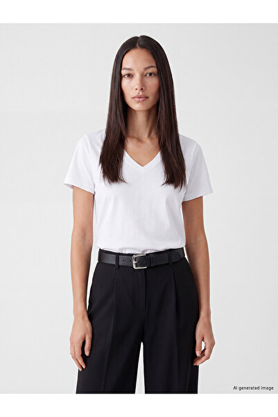 LC Waikiki Alita city women's v-neck t-shirt: stand out from the crowd