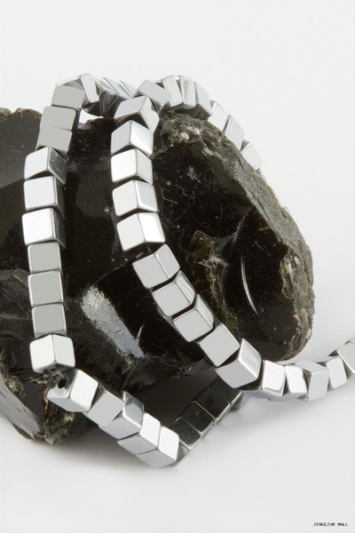 ZERO LAND Zngzrmll Cube Hematite Stone 6 mm (42640) Silver Color