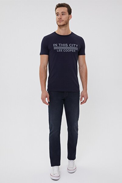 Lee Cooper تي شيرت رجالي برقبة دائرية من كودي باللون الأزرق الداكن 211 LCM 24...