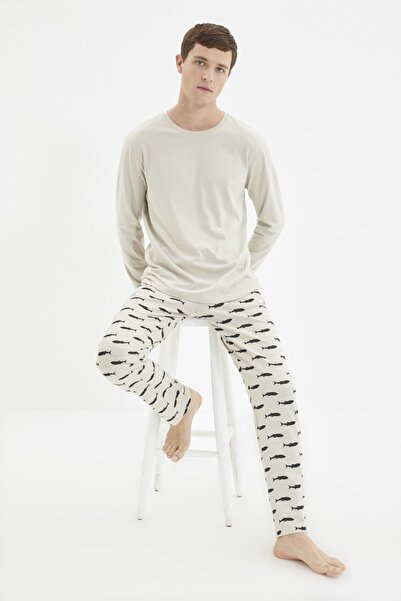 Trendyol Collection Bézs nyomott, normál szabású kötött pizsama szett - 100% pamut TMNAW22PT1069