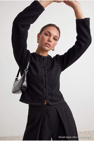 TRENDYOLMİLLA Siyah Süslü Düğme Detaylı Denim Ceket TWOAW27CE00009