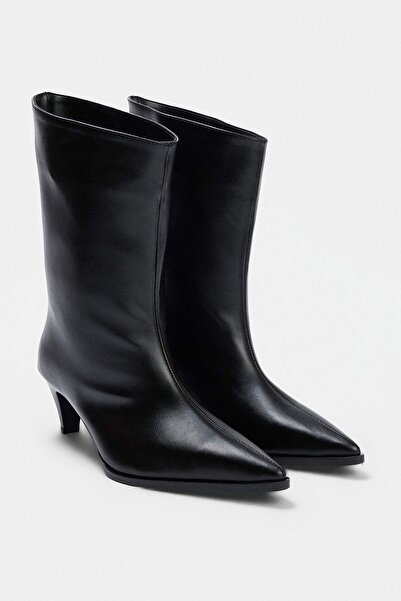 TRENDYOL SHOES Μαύρες ασύμμετρες μπότες με μυτερή μύτη 6 εκ. Γυναικείες μπότε...