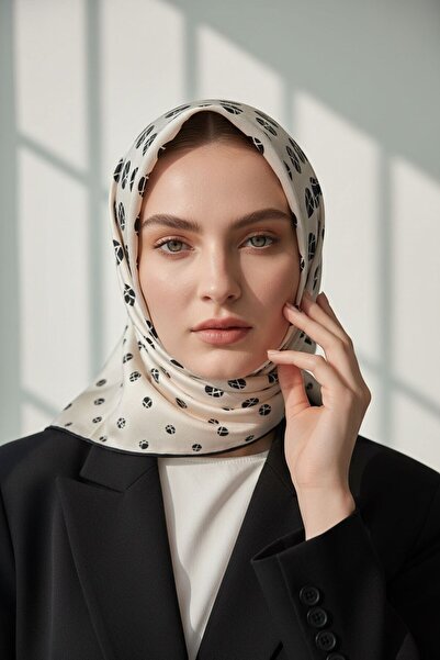 Vissona %100 Twill İpek Çizgili Desenli 90x90 Eşarp Dikim Şekli : El Dikişi