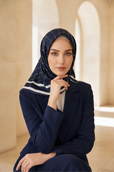 Vissona %100 Twill İpek Eşarp 90x90 El Yazısı Desenli El Dikişli Kadın Eşarp
