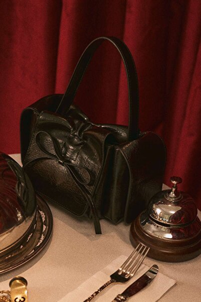 Manuka Lyra Bow Tie Bag Black