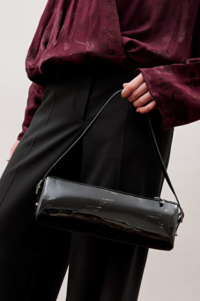Manuka Prism Form Patent Leather Bag Black