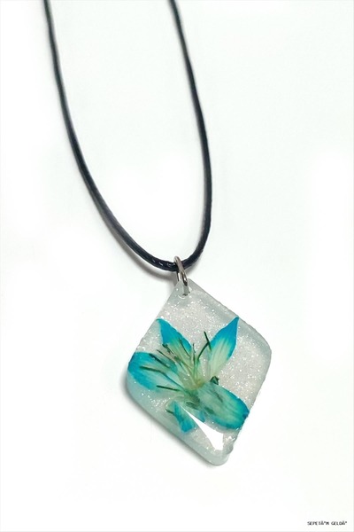 ZERO LAND Spt-Gld Tesbih Flower Baklava Sliced Epoxy (41642) Necklace Blue