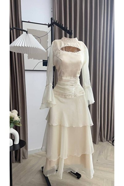 Dubai Elegant Evening Dress with Feminine Flair