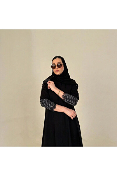 nosouq عباية سمو l عباية سوداء بقماش إنترنت وأكمام استرتش منقطة