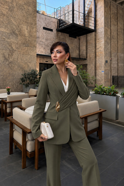 Nadrina Plemenito odelo sa detaljima vetrovke