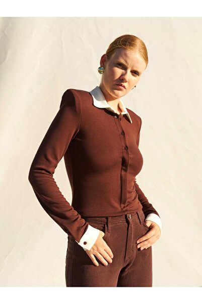 Clothes Fast Γυναικείο καφέ πουκάμισο με γιακά, μανσέτες σε αντίθεση, με κουμ...