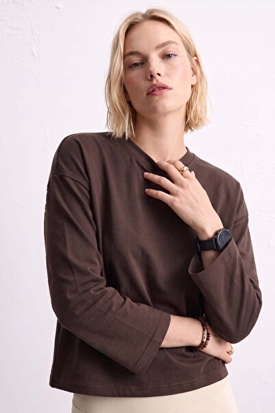 BARRELS AND OIL Women's Crew Neck Long Sleeve T-Shirt - Bitter Brown