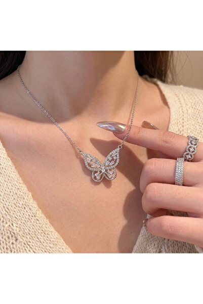 Heda Jewelry قلادة على شكل فراشة كريستالية - قلادة فراشة أنيقة مرصعة بحجر الز...