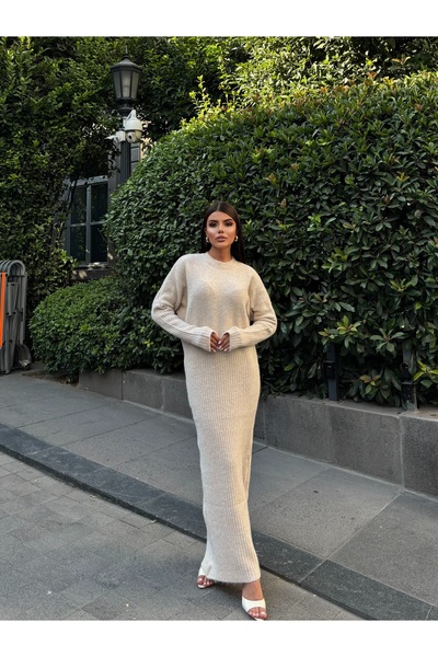 LE CARAMBOLE Rochie de damă bej, cu textură moale, lungă, din tricotaj