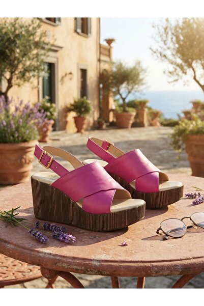 PYNARE Kadın Pembe Çapraz Bantlı Dolgu Topuk Sandalet