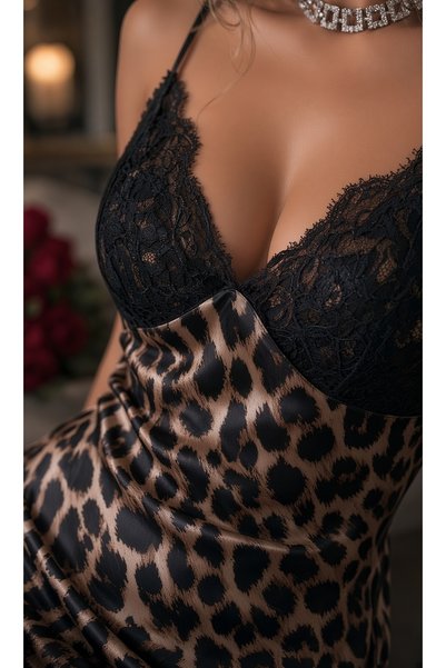 Nightlight Cămașă de noapte din satin cu imprimeu leopard pentru femei cu detalii din dantelă