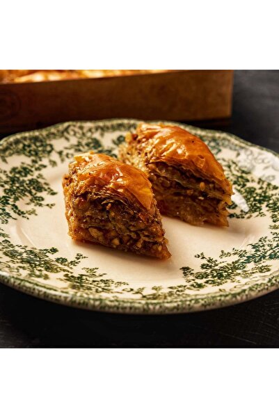 İNANÇ FIRIN Cevizli Köy Baklavası Tepsi + Patlıcanlı Arnavut Böreği Tepsi