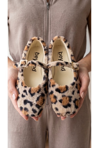Beyond Ženske bež balerine sa leopard uzorkom i kopčom od zečjeg perja, dnevn...