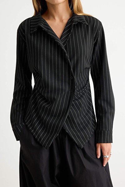 Trendyol Kollektion Schwarz gestreifte, figurbetonte, zweireihige Strickbluse...