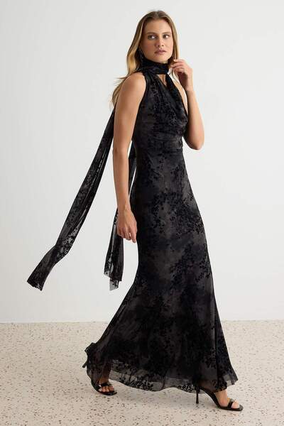 Trendyol Collection Black Backless Floral A-Line/A-Line Bell Form Maxi Knitte...