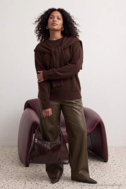 Trendyol Curve Brauner, weich strukturierter Schal-Strickpullover TBBAW27AN00023