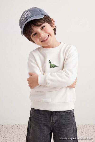 TRENDYOLKIDS Ecru Baumwoll-Strick-Sweatshirt für Jungen ohne Pailletten mit S...