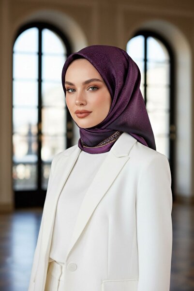 Vissona %100 Twill İpek Eşarp 90x90 Mürdüm Barok Desenli El Dikişli Kadın Eşarp