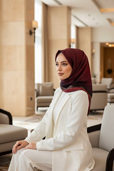 Vissona %100 Twill Barok Desenli Bordo Renkli 90x90 Eşarp Dikim Şekli: El Dikişi