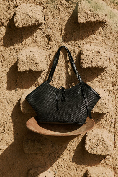 Manuka Ezra Knitted Textured Tote Bag Black
