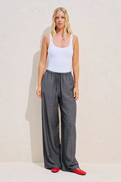 Manuka Textured Tie-Up Pants Gray