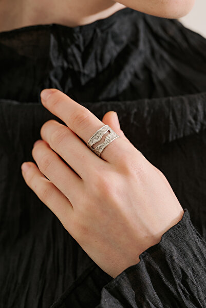 Manuka Patterned Matte-Finished Ring Silver