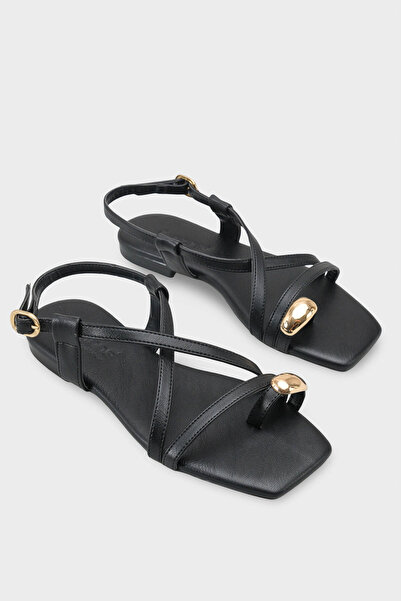 Capone Outfitters Γυναικεία σανδάλια Roxy με μεταλλικό λουράκι και ίσιο τακούνι