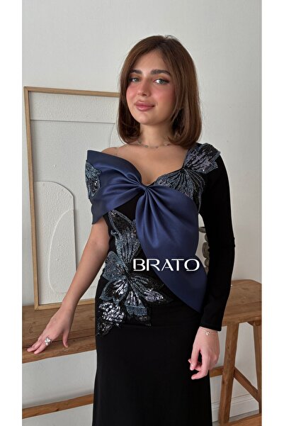 BRATO فستان سهرة أسود طويل بفيونكة كحلية وتطريز فراشات لامع