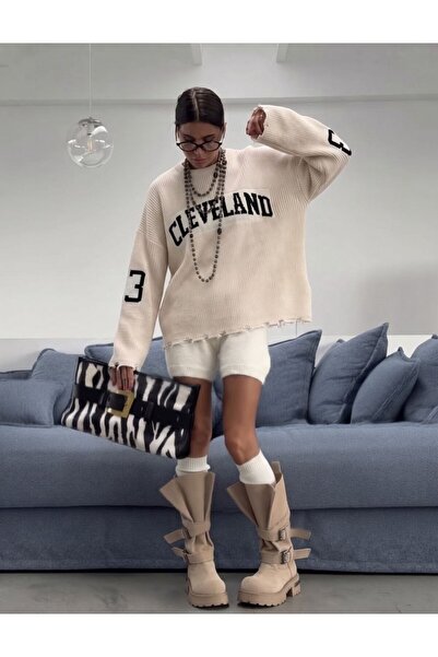 Noi Belis Bisiklet Yaka Cleveland Yazı ve 23 Numara Detaylı Oversize Uzun Kol...