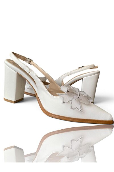 BEYAZ GELİN FİYONK DETAYLI TAŞLI KALIN BLOK TOPUKLU ABİYE SANDALET