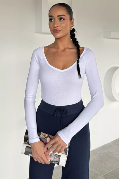GÜLSELİ White Women's V-Neck Long Sleeve Stretch Fabric Slim Fit Body Blouse