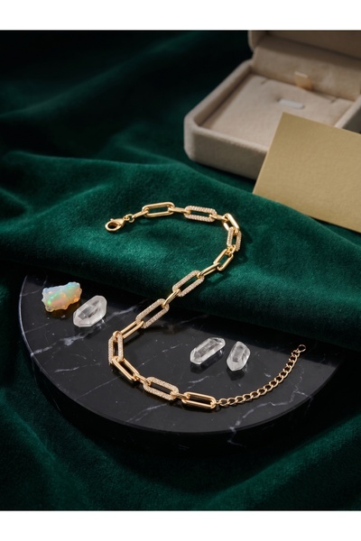 Modern Işıltı: Taşlı Geçmeli Ataş Model Gold Kaplama Ayarlanabilir Bileklik