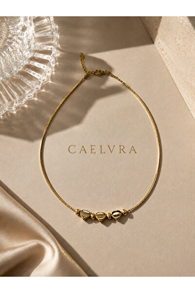 Caelvra Accessories Xuping Gold Choker Kolye – Üçlü Minimal Kalp Detaylı, Par...