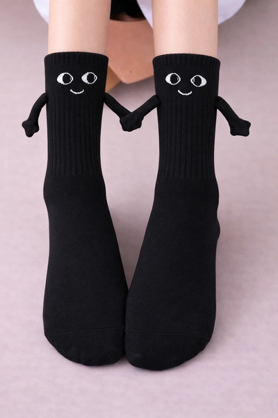 CARNAVAL SOCKS Mıknatıslı El Ele Tutuşan 4'lü Çorap Seti – Siyah Beyaz Kırmızı Yeşil